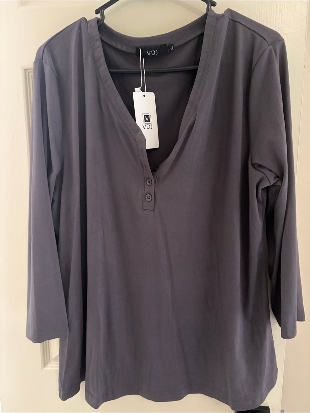 Women's Long Sleeve V-Neck Top in Charcoal